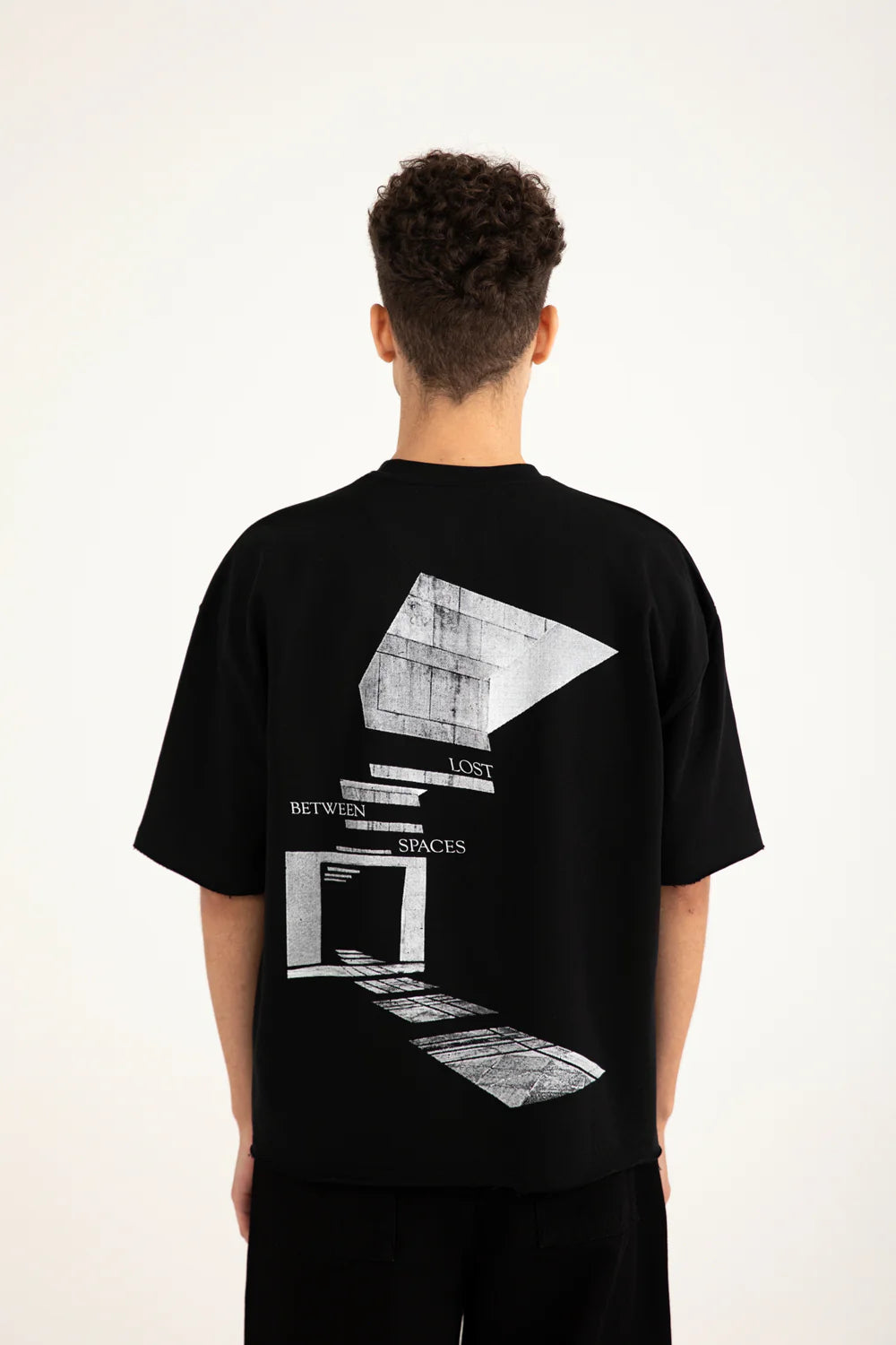 BOXY FIT GRAPHIC TEE